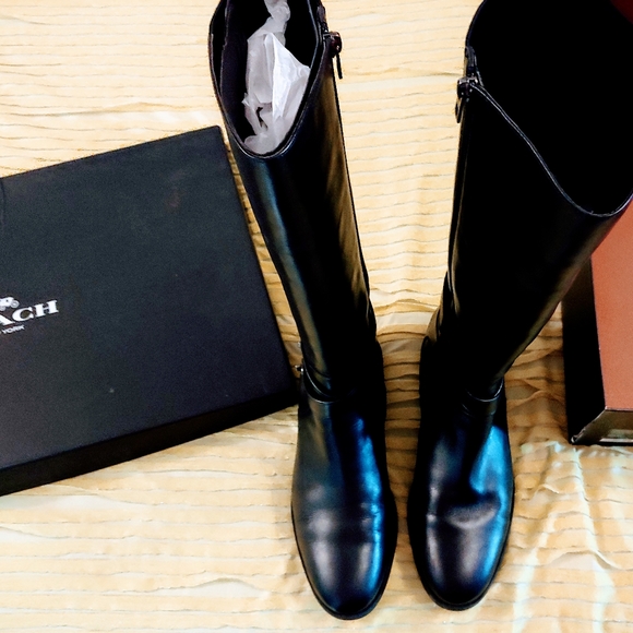 Spectacular !! New w box Coach boots size 10 M - Picture 6 of 8